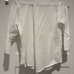 Pretty white 3/4 sleeve white shirt